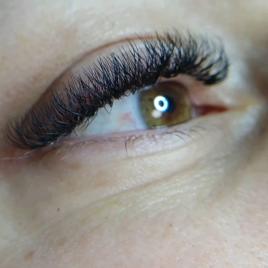Imagine de prezentare pentru Cosmetica si machiaj by Laura Mangra