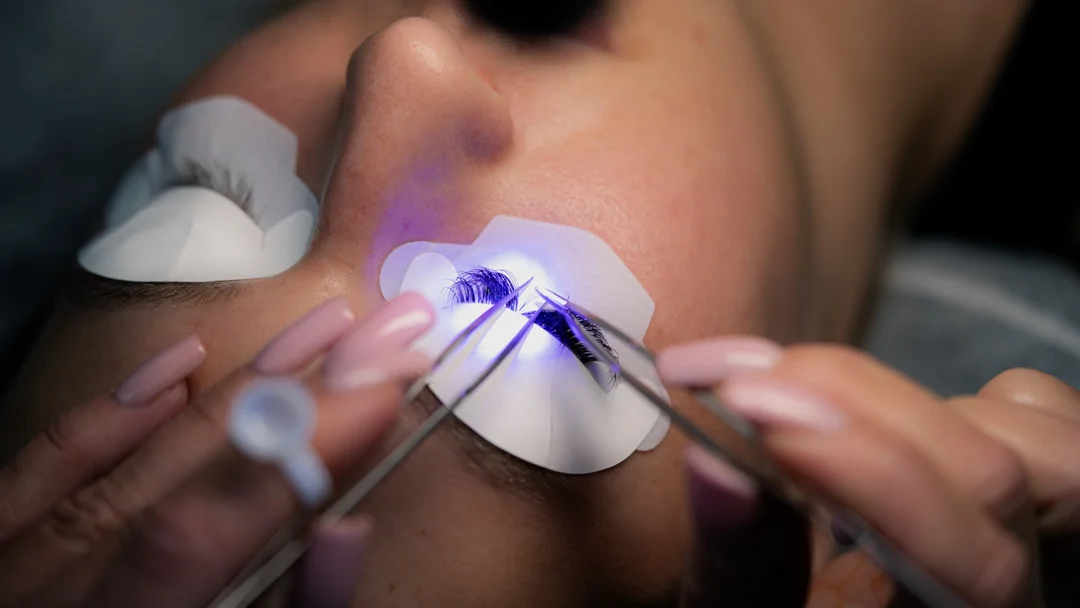 Curs aplicare extensii gene cu lampa UV - Imagine 4