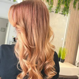 Dimensiune, profunzime și reflexe calde, create pentru un rezultat natural, luminos și super feminin.🥰