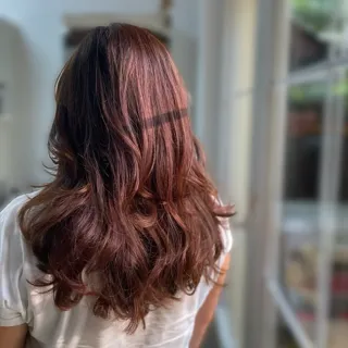 ✨ Tunsoare Wolf Cut — rafinată, modernă și plină de personalitate. Un look perfect pentru un stil feminin și elegant 🤍✂️