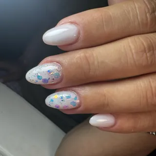 Intretinere cu gel milky white si foiță 