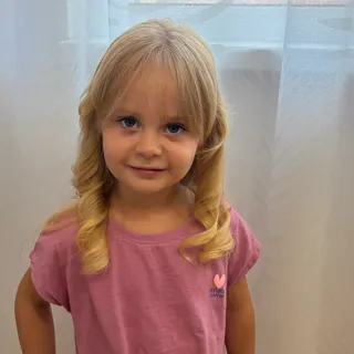 Clienta mea de azi, nu a vrut să îi desfacem buclele și nici să fie făcute din perie  😂😂