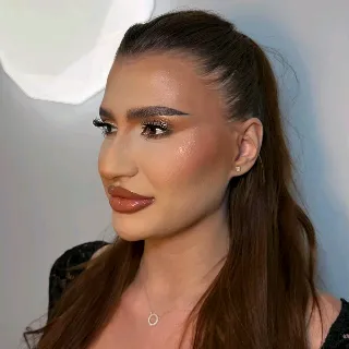 Glam make up adaptat după trăsăturile feței 