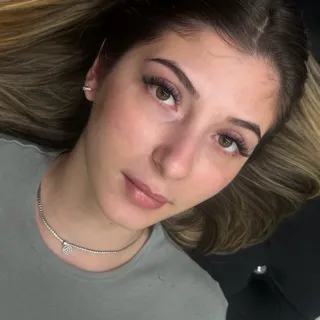 Less mascara, more confidence. ✨