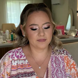 sparkle and eyeliner 🥰