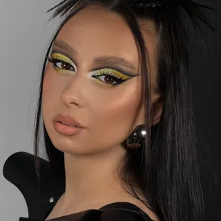 𝐐𝐮𝐞𝐞𝐧𝐁𝐞𝐞 🐝