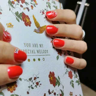 Rosu elegant ❤️ DM pentru detalii inainte de programare