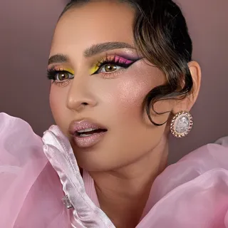 Graphic colorful look 